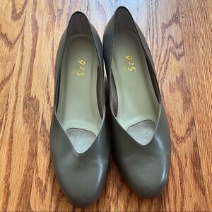 925 with Lycra Gray "Dolphin II shoes with 1.5" heel- womens 7M, NIB
